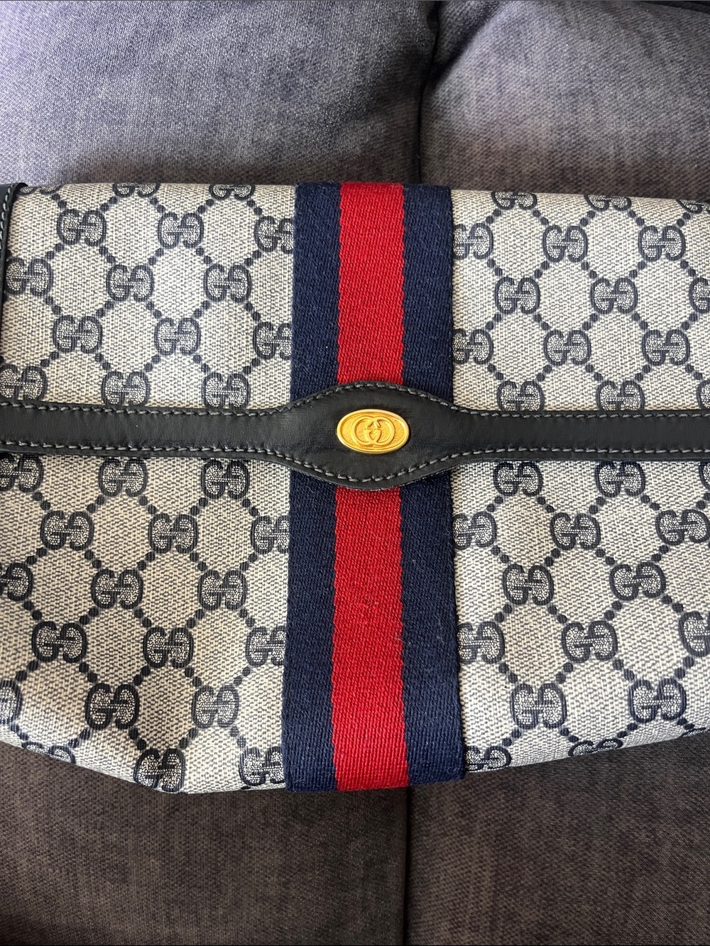 Set of 4 vintage Gucci clutches featuring the signature navy and red Web stripe. - Picture 8 of 13